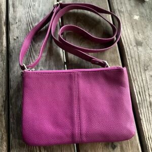 Jewell by Thirty-One Street Style crossbody bag in magenta